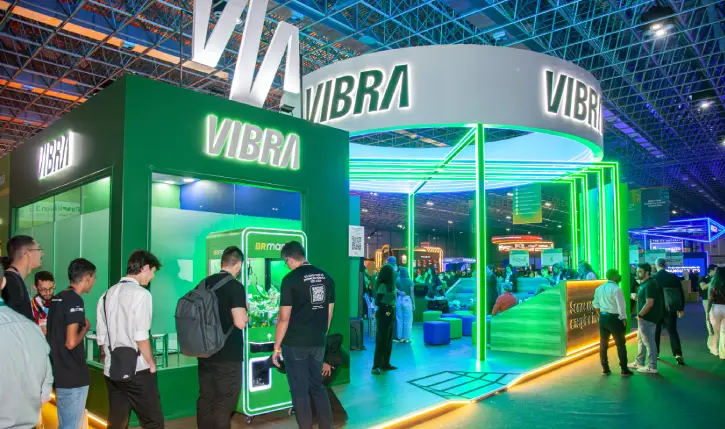 Vibra escala inteligência artificial e protagonismo social no Web Summit Rio 2026